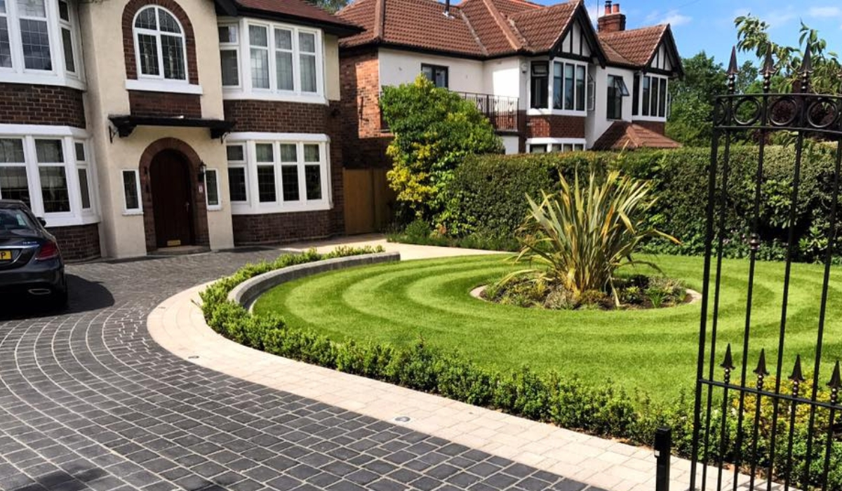 Front Garden & Driveway